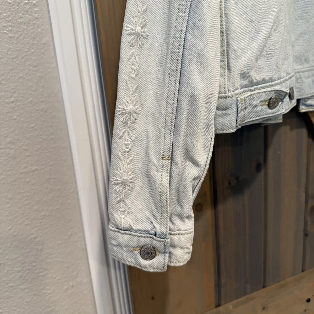 Levi's Jacket Womens Large Trucker Jean Embroidered Floral Sleeve